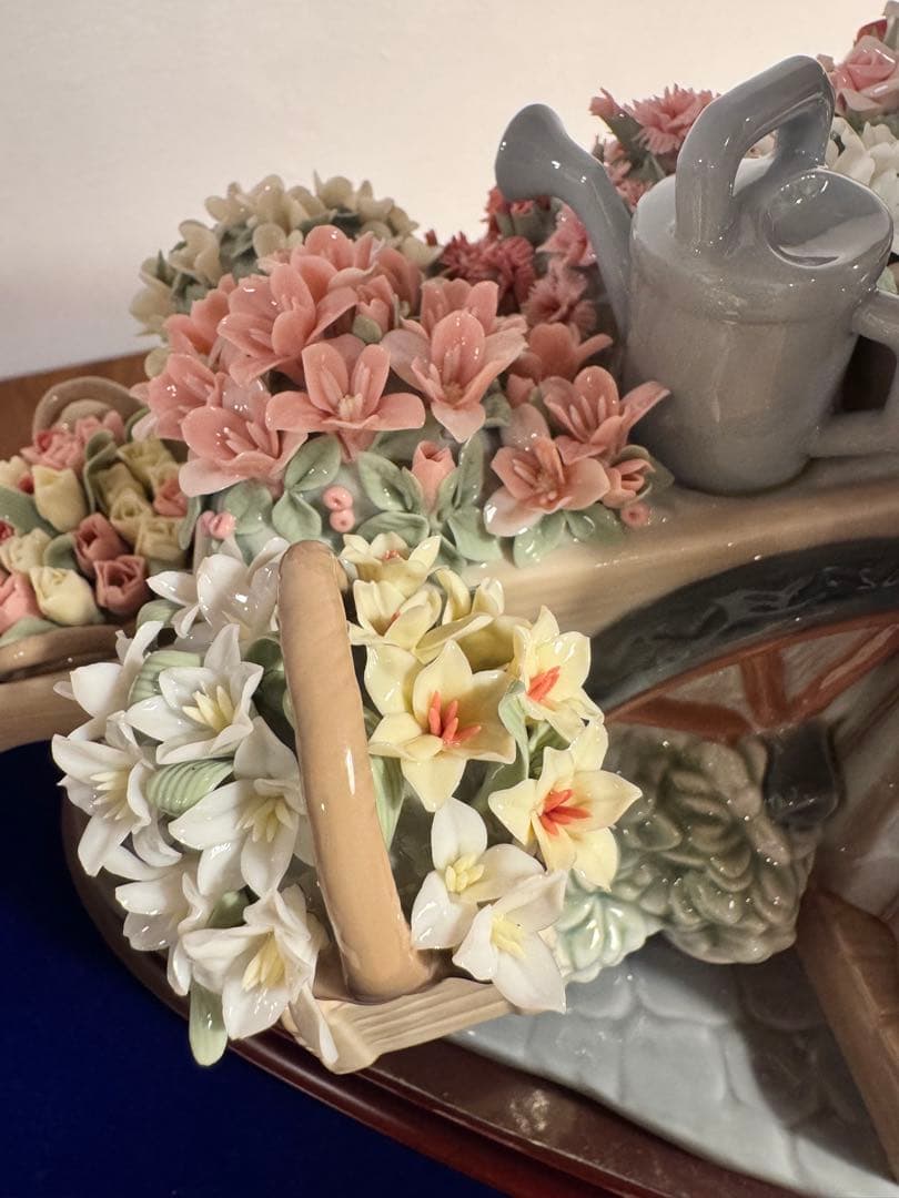 【66万円　新品同様】リヤドロ　LLADRO 公園通りの花屋さん　台座、ケース付