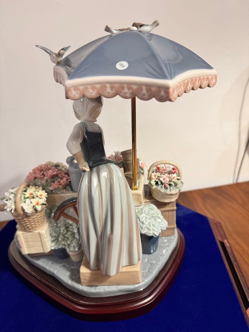 【66万円　新品同様】リヤドロ　LLADRO 公園通りの花屋さん　台座、ケース付