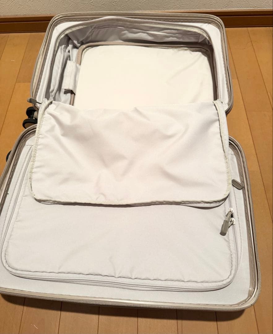 イノベータ　Innovator スーツケース　キャリーケース　カフェラテ　38L