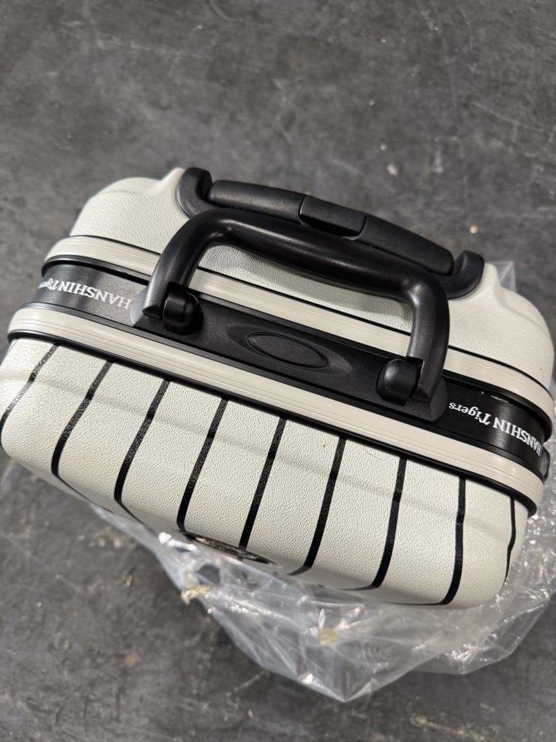 ②阪神タイガース　 キャリーケース 中型