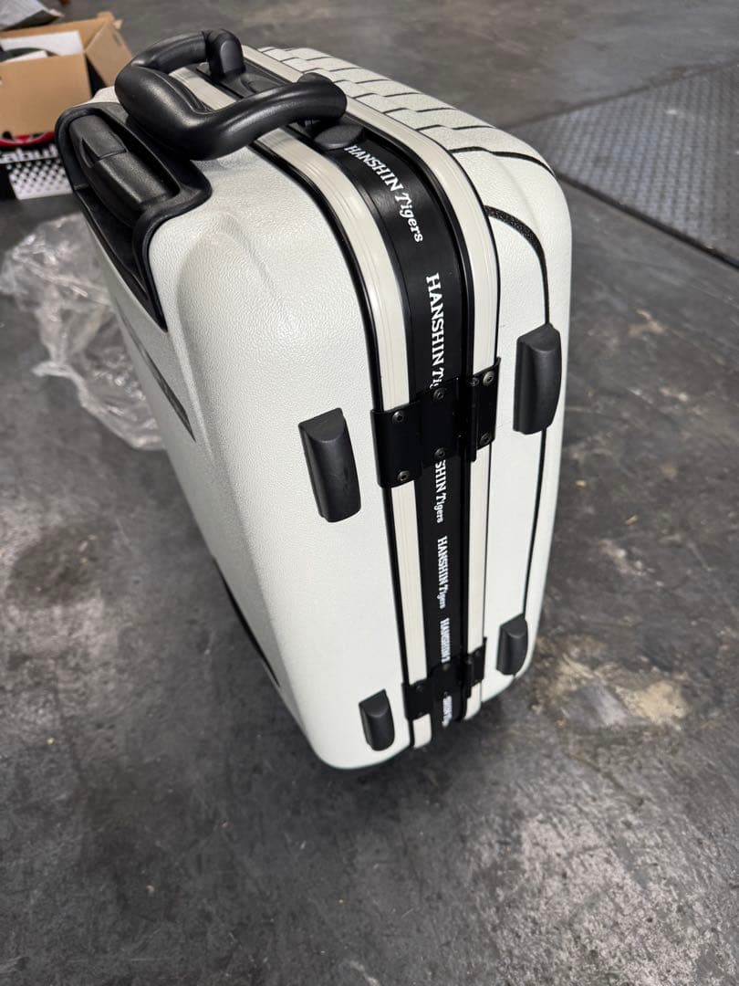 ②阪神タイガース　 キャリーケース 中型