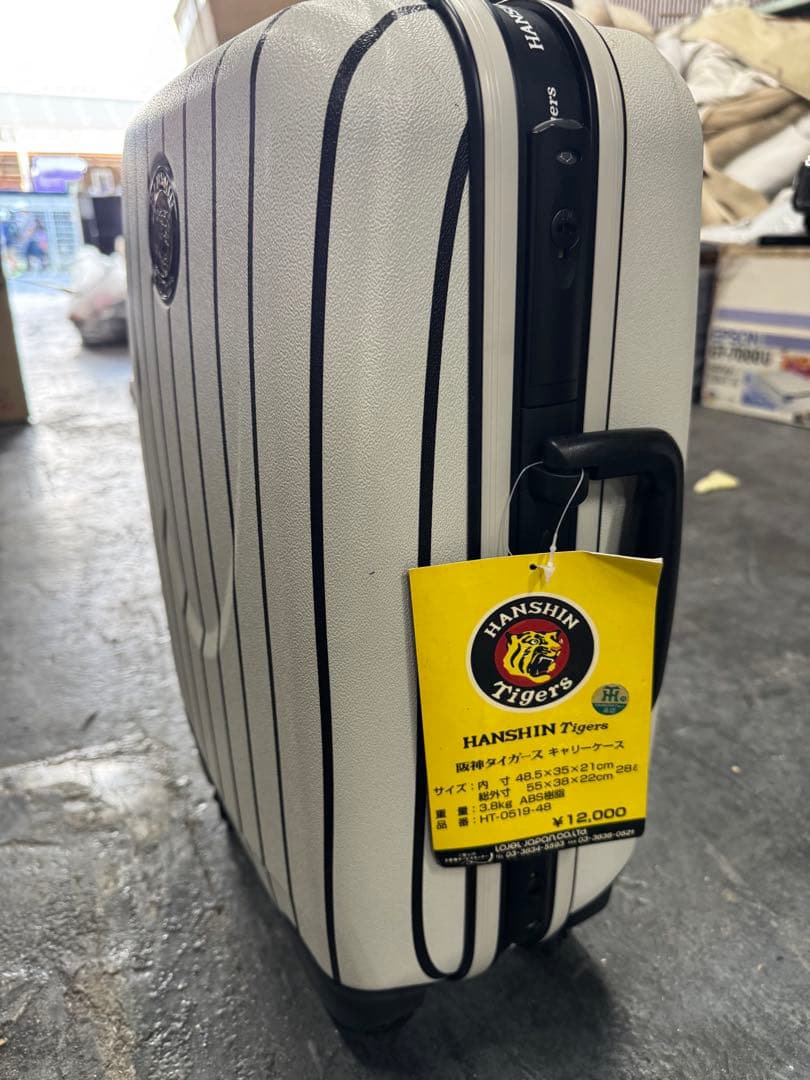 ②阪神タイガース　 キャリーケース 中型