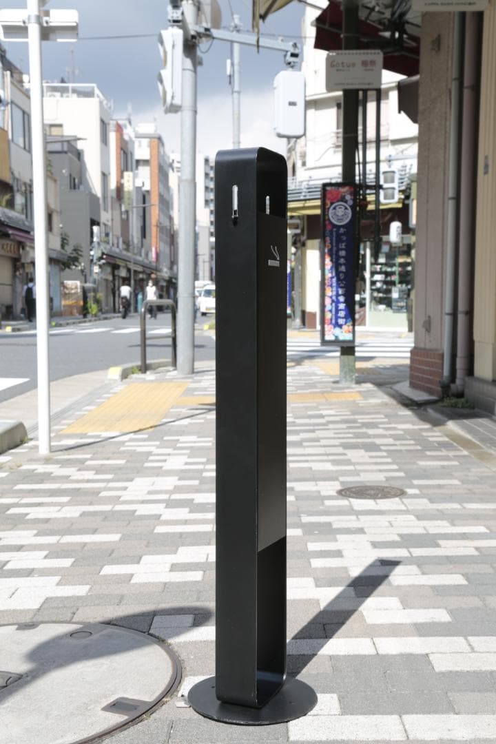 【新品】オシャレ！ スタンド 灰皿 角型 (黒)　名入れ(LOGO)可