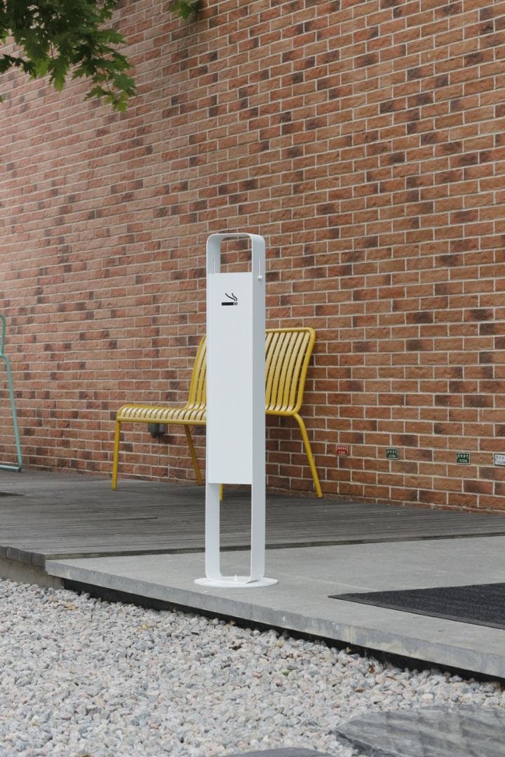 【新品】オシャレ！ スタンド 灰皿 角型 (黒)　名入れ(LOGO)可