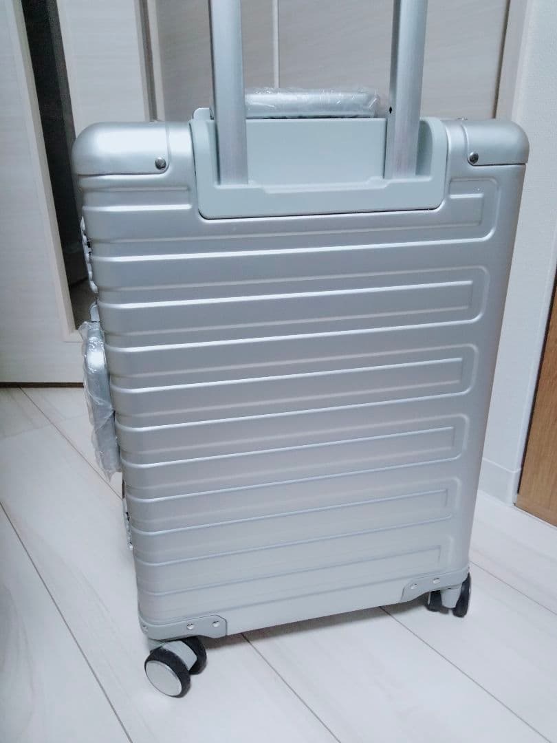 シルバー アルミニウム製 キャリーケーススーツケース機内持込対応