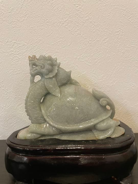 中国　翡翠彫刻　龍