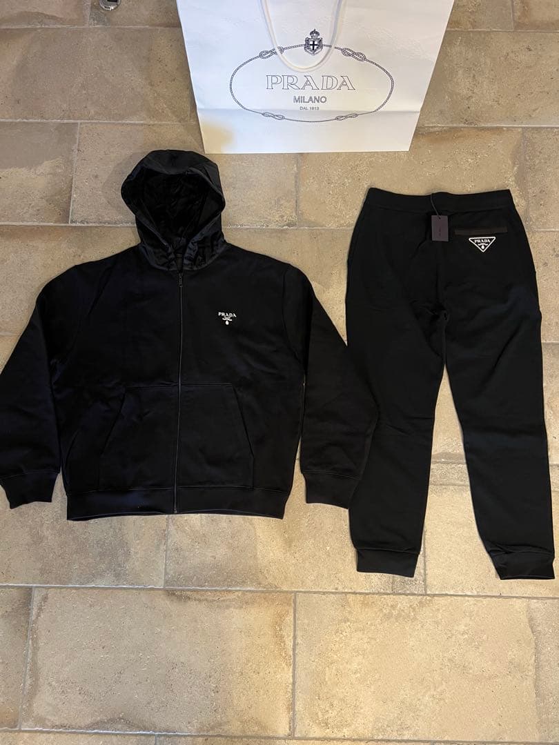春PRADA プラダ　セットアップ　ジップフーディパーカー&パンツ ブラック　黒