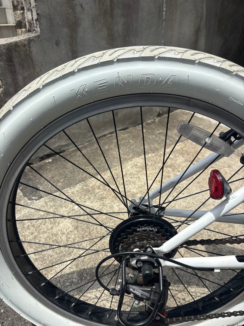 ホワイト クロスバイク 太タイヤ　おしゃれ自転車