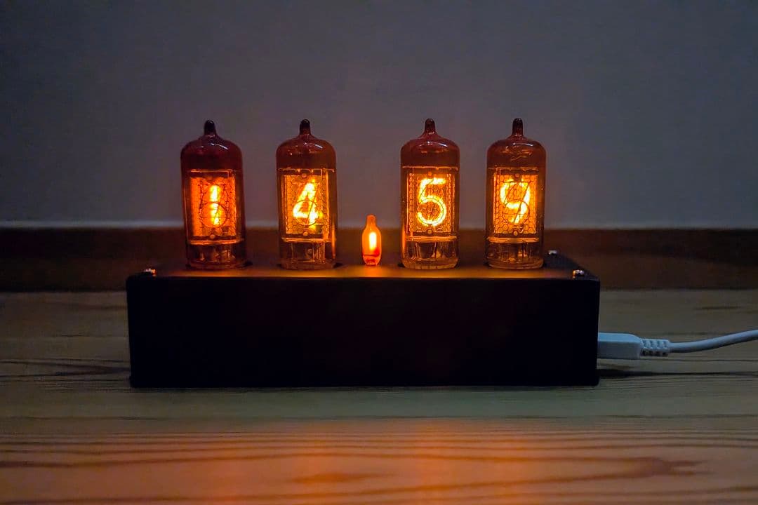 オリジナルのニキシー管時計 Z570M仕様