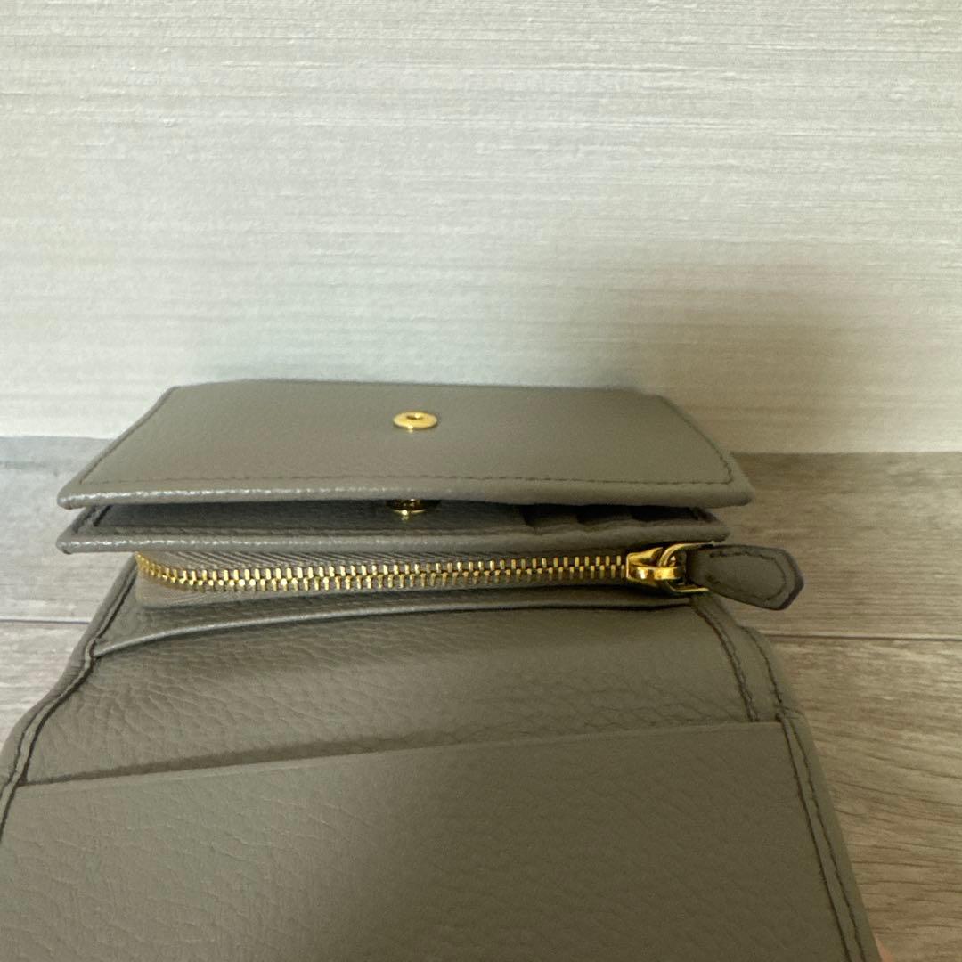 PRADA グレー 三つ折り財布