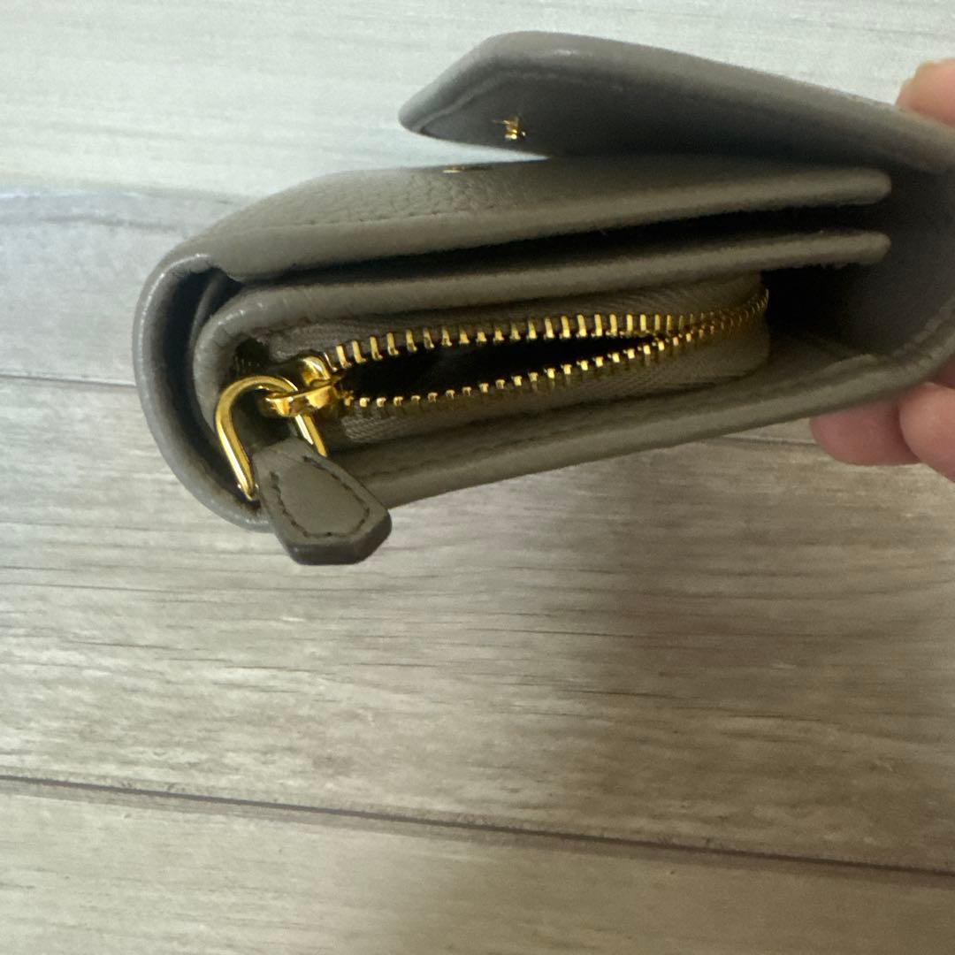 PRADA グレー 三つ折り財布