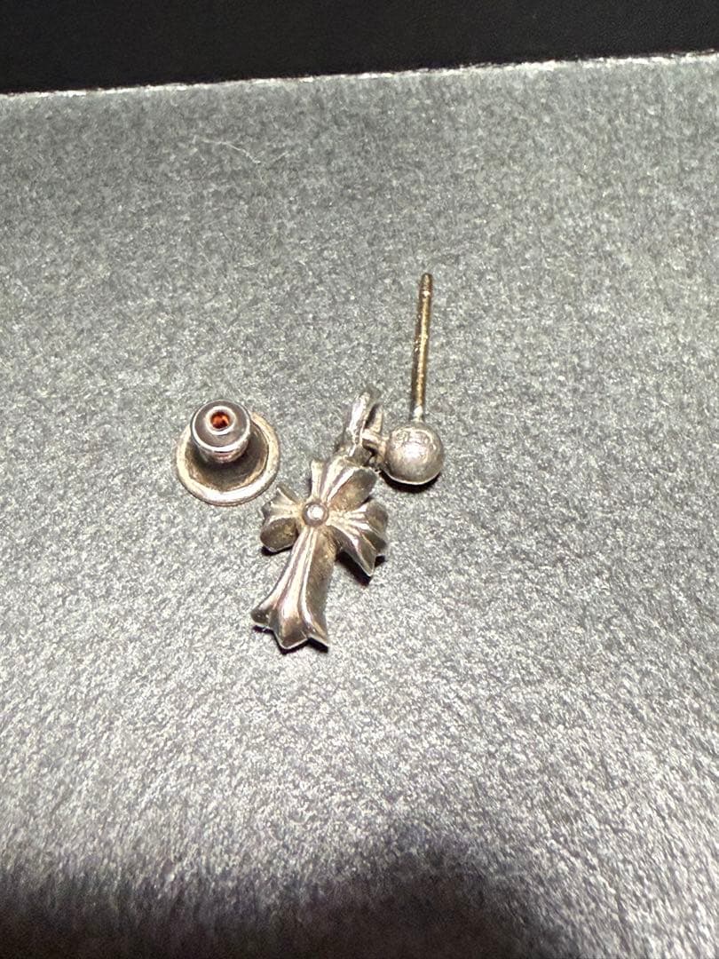 CHROME HEARTS クロスドロップピアス
