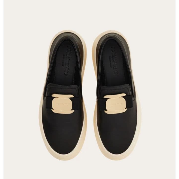 フェラガモ 6M スリッポン スニーカー ヴァラ ヴァリナ 靴