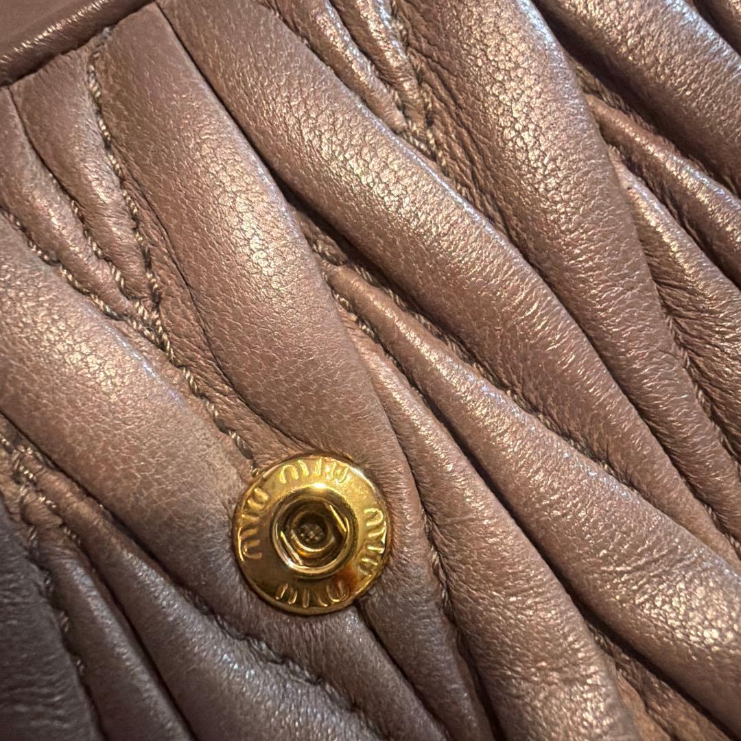 M*u様 オークションミュウミュウ 折り財布 マテラッセ レザー グレージュ