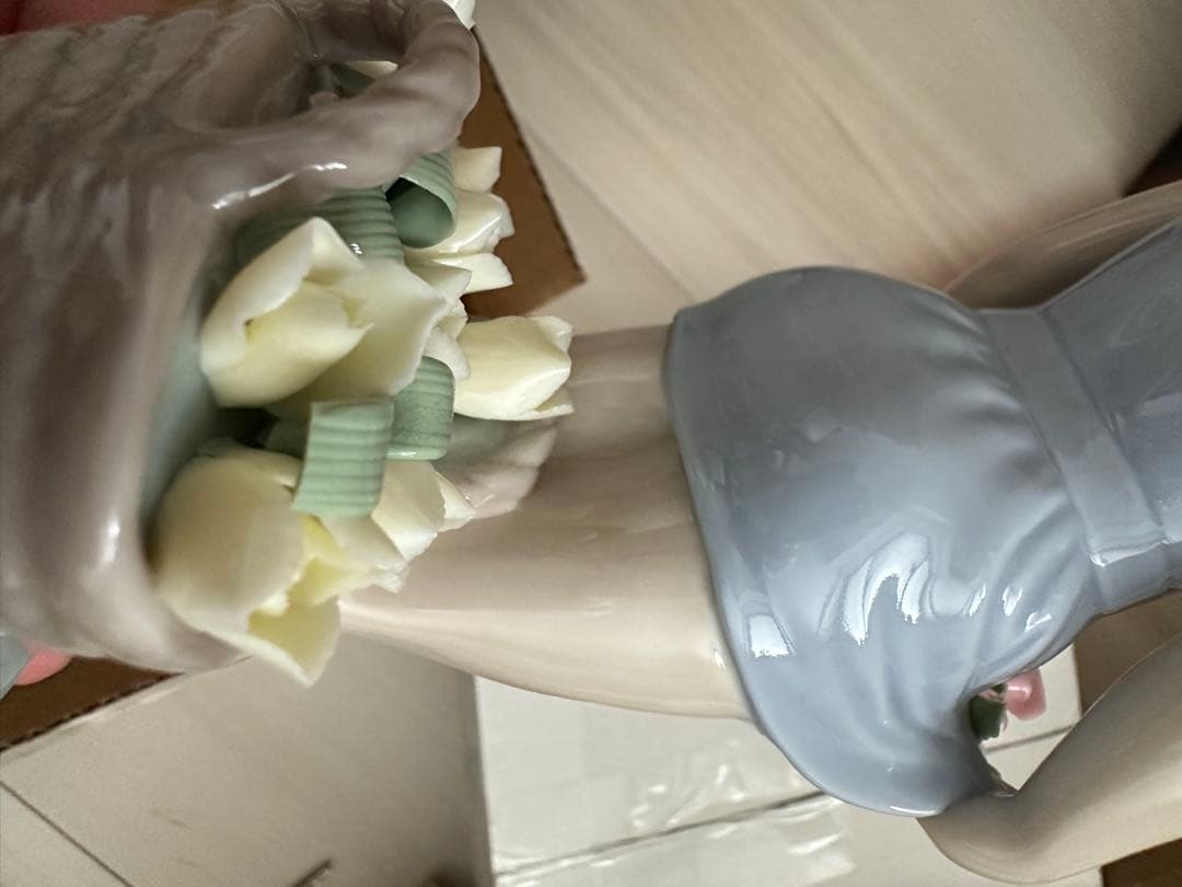 LIADRO リアドロ　リヤドロ　少女 置物 陶器 帽子　スカートに花いっぱい