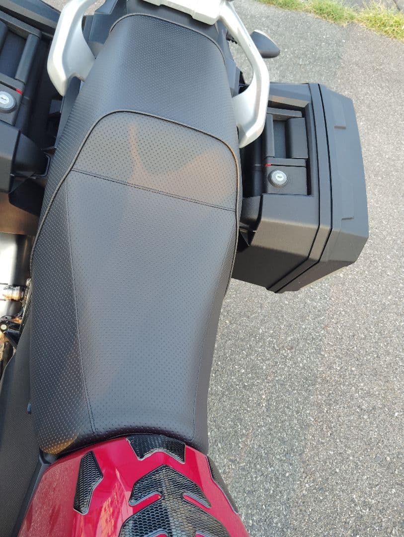 Vストローム２５０cc シート　あんこ増し ハイシート 値下げ交渉応じます。