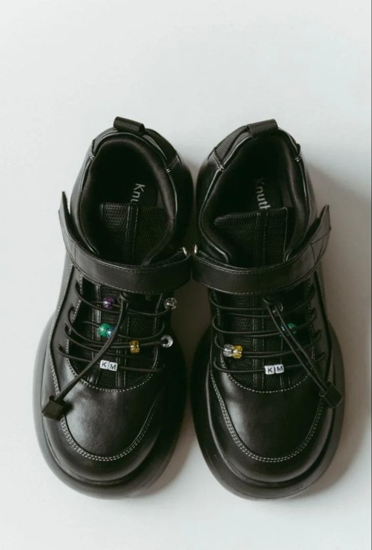 クヌースマーフ　厚底ブラックスニーカー