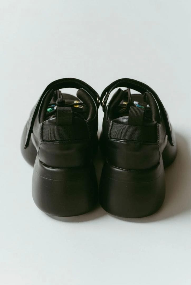 クヌースマーフ　厚底ブラックスニーカー