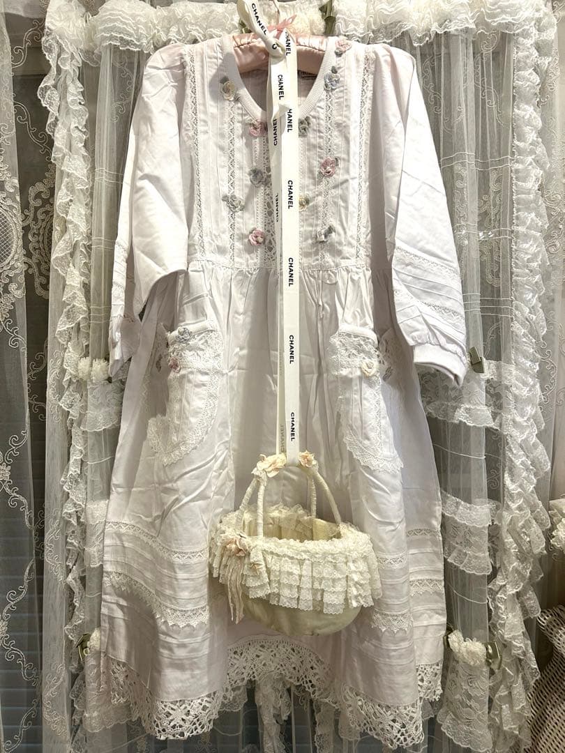 タク付き新品未使用さえらヒスクローネコットン 割烹着おまけ❤️さえらフリフリカゴ❤️