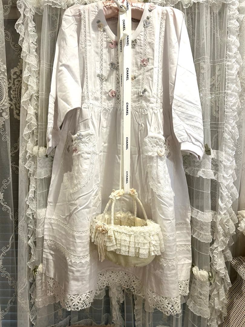 タク付き新品未使用さえらヒスクローネコットン 割烹着おまけ❤️さえらフリフリカゴ❤️