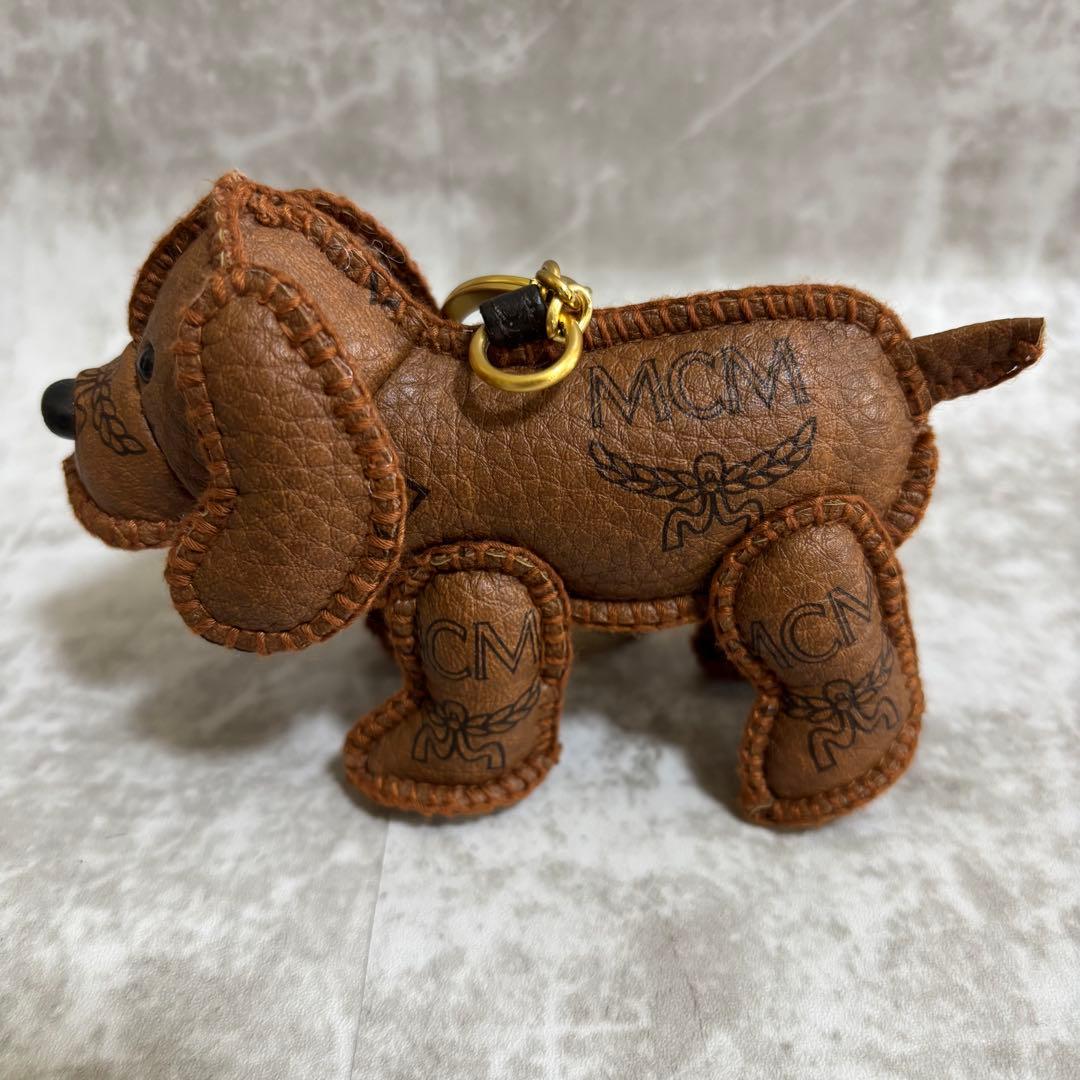 H112 極美品✨エムシーエム　キーホルダー　キーリング　バッグチャーム　犬