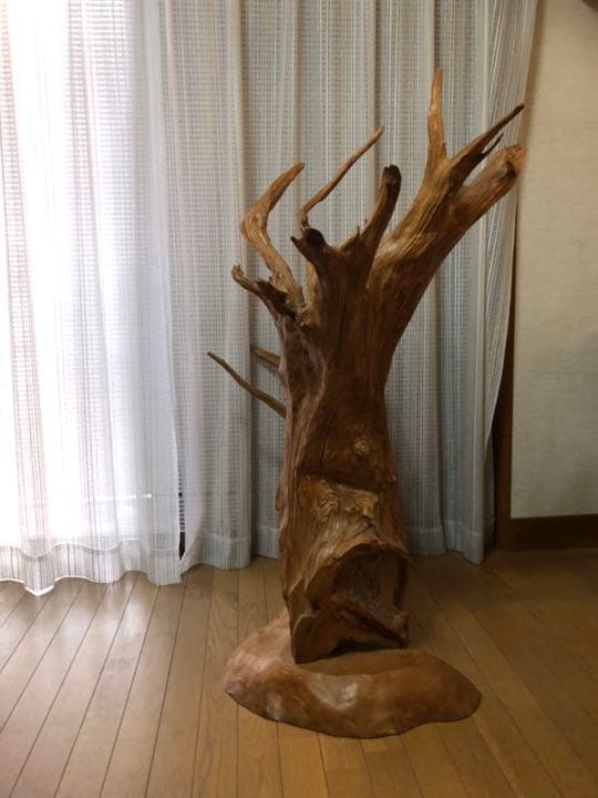 木のオブジェ