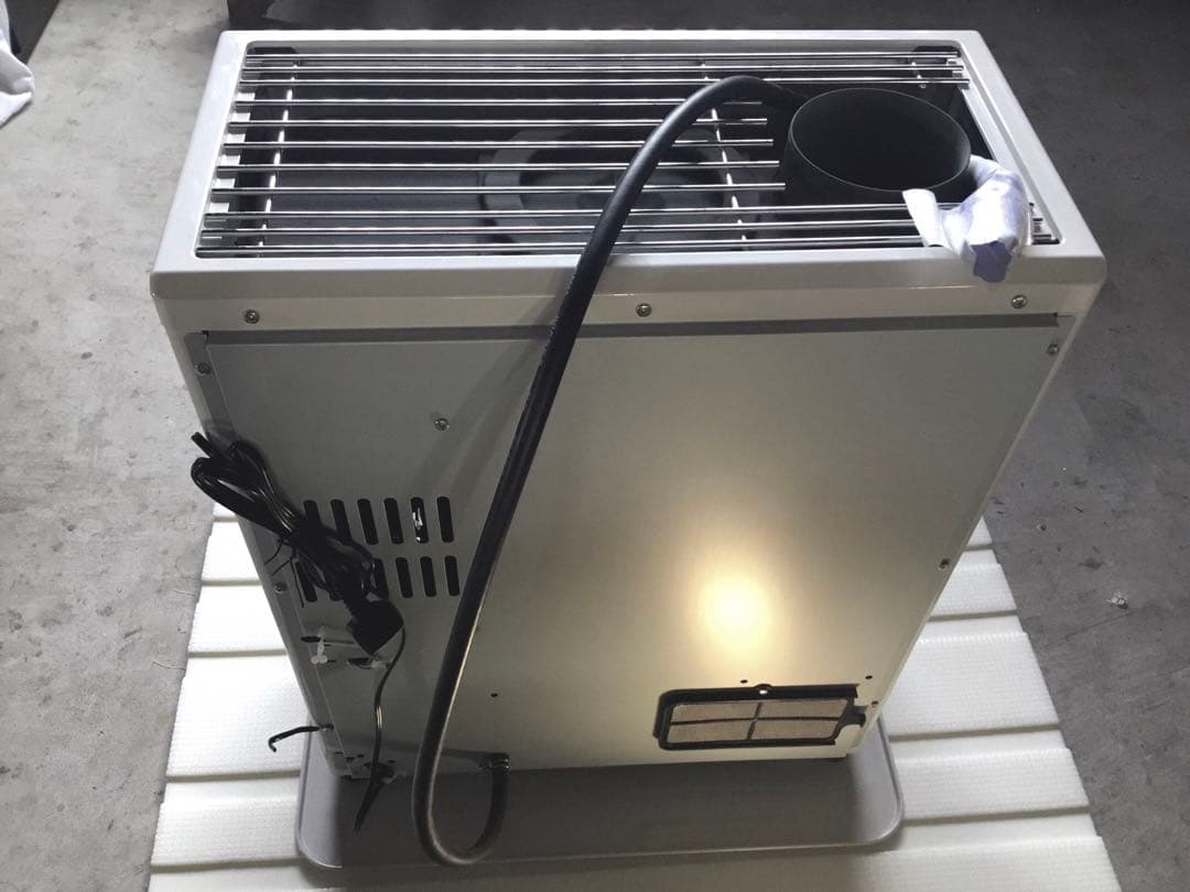 美品/ FFストーブ 煙突式 SUNPOT 長府製作所 石油ストーブ 24年製