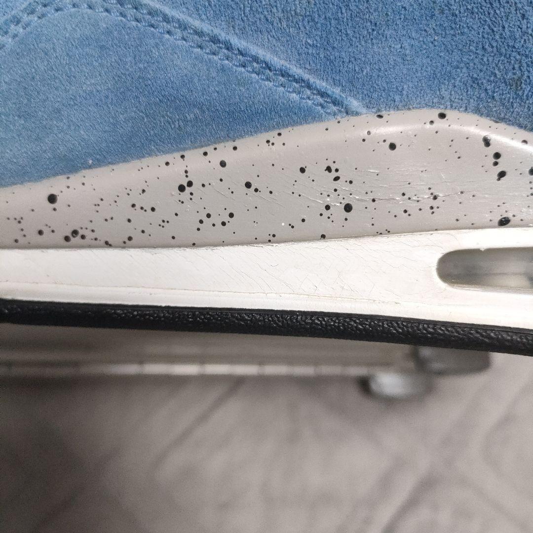 値下げ　ナイキ エアジョーダン4レトロ ユニバーシティ