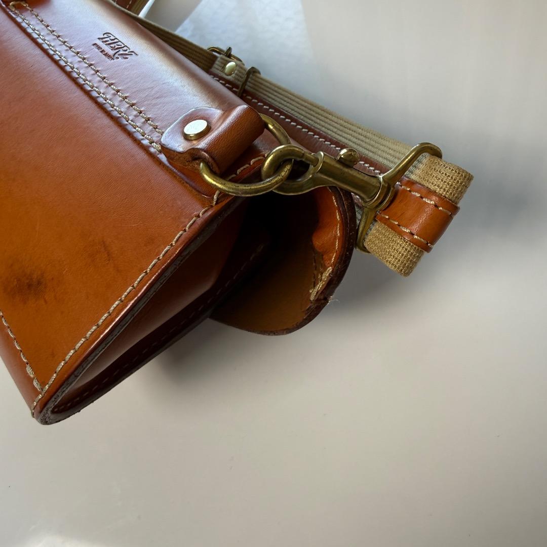 HERZ ヘルツ 3次元立体フォルム 2wayウエストボディバッグキャメル