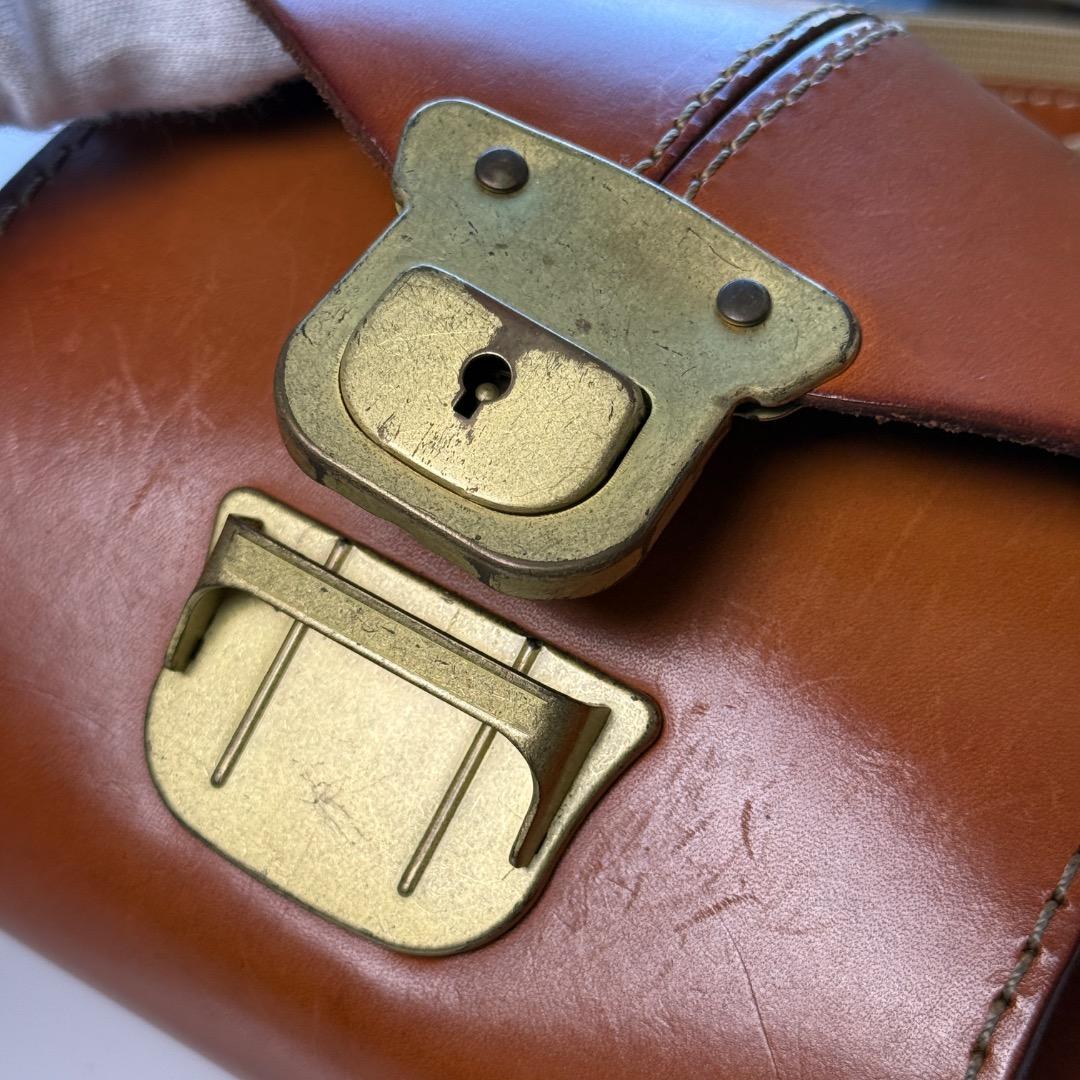 HERZ ヘルツ 3次元立体フォルム 2wayウエストボディバッグキャメル