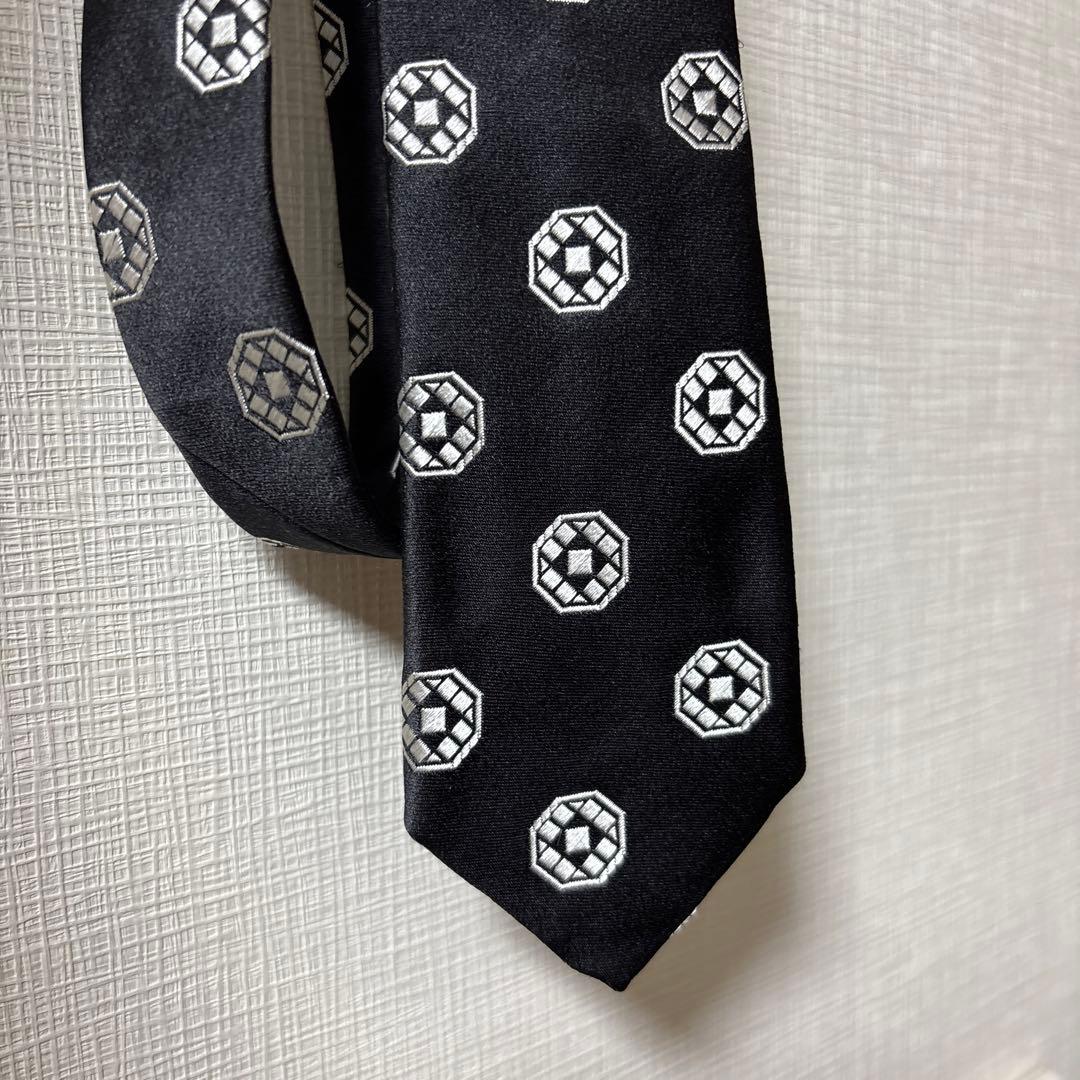 PRADA プラダ ホリデー&ブラウン　ネクタイ　ブラック　ダイヤ刺繍　美品