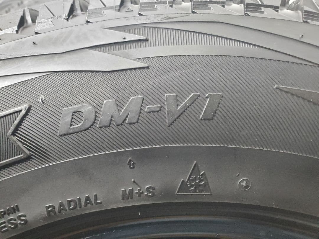 215/70R16 スタッドレス ブリヂストン DM-V1