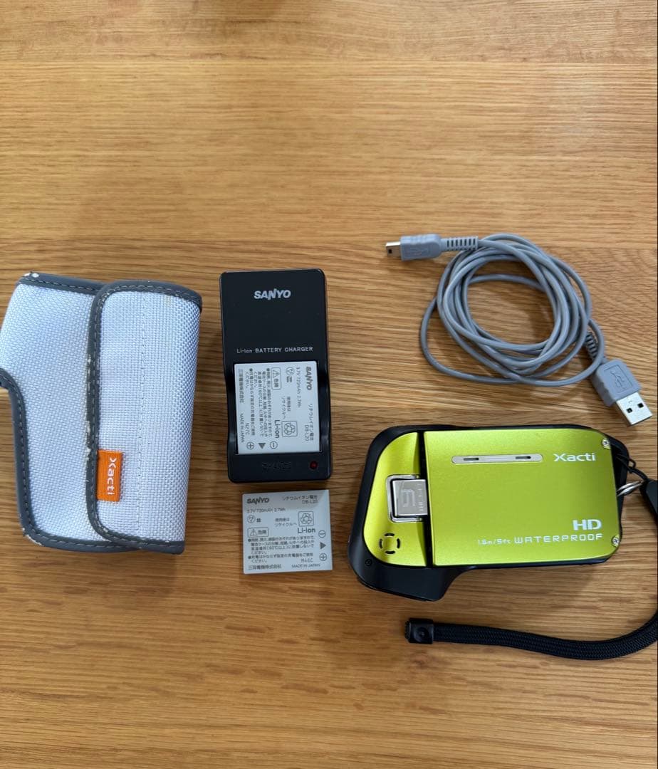 SANYOデジタルムービーカメラ　DMX-CA9