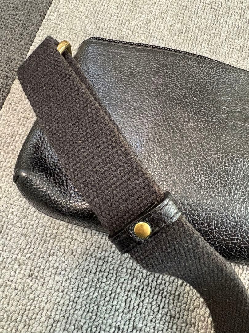 IL BISONTE クロスボディバッグ ブラック