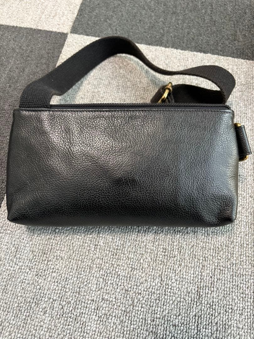 IL BISONTE クロスボディバッグ ブラック