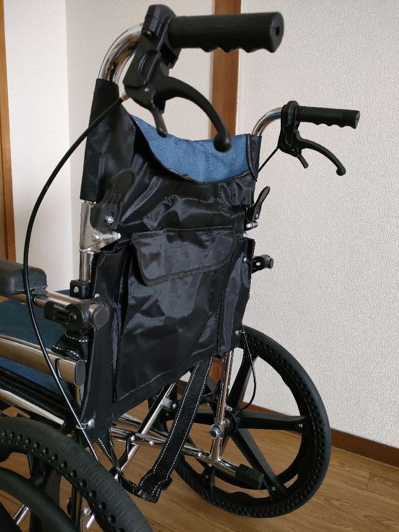 車椅子　自走式　軽量　手持ち付き　身体者マーク付き