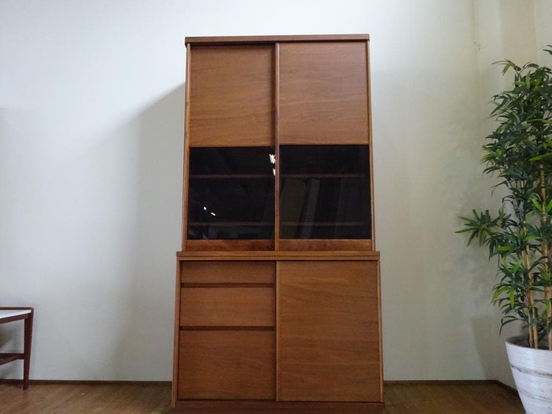 マヨネーズ　カリモク家具　引き戸　キッチンボード　食器棚　　幅101センチ