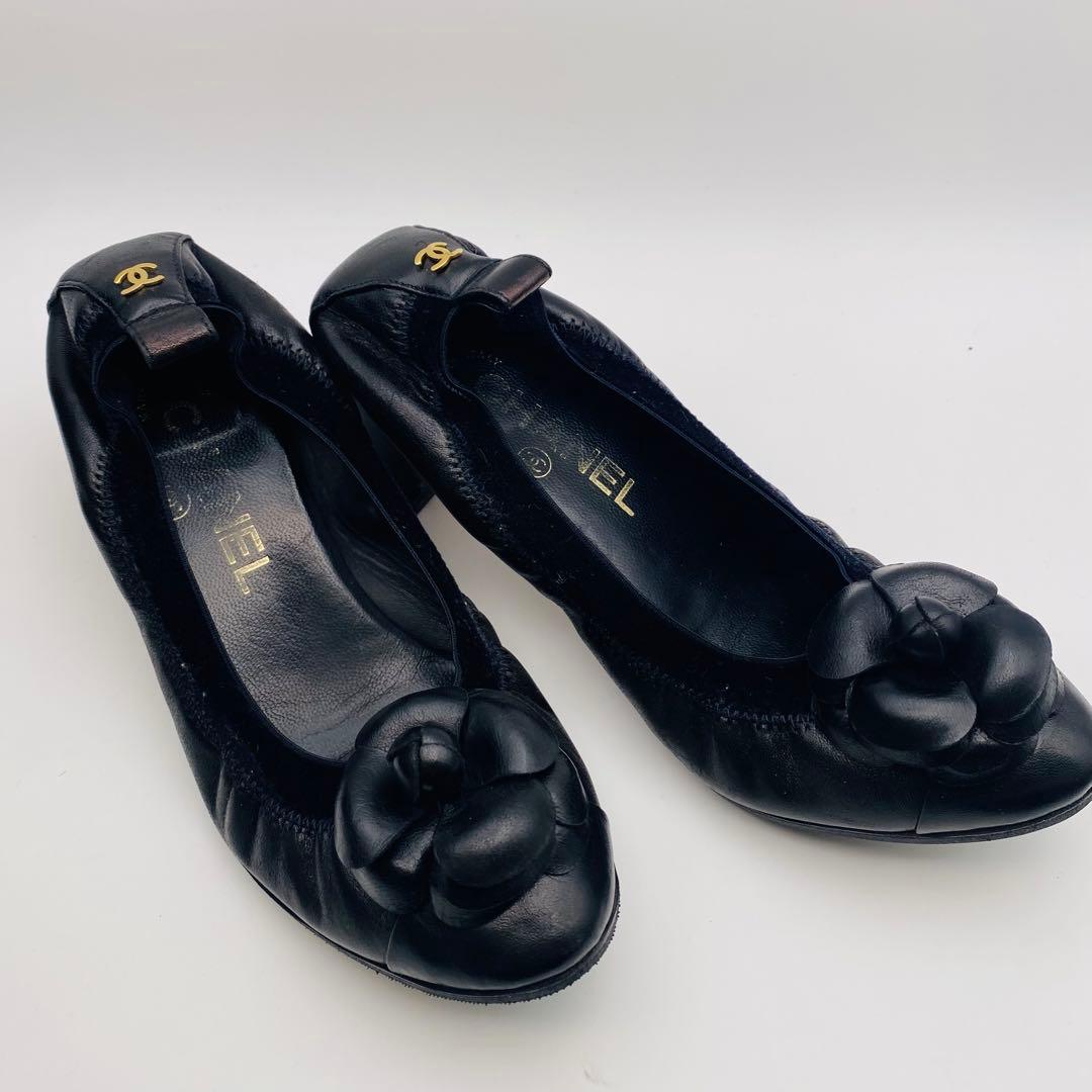 CHANEL ブラック フラワーモチーフ フラットシューズ
