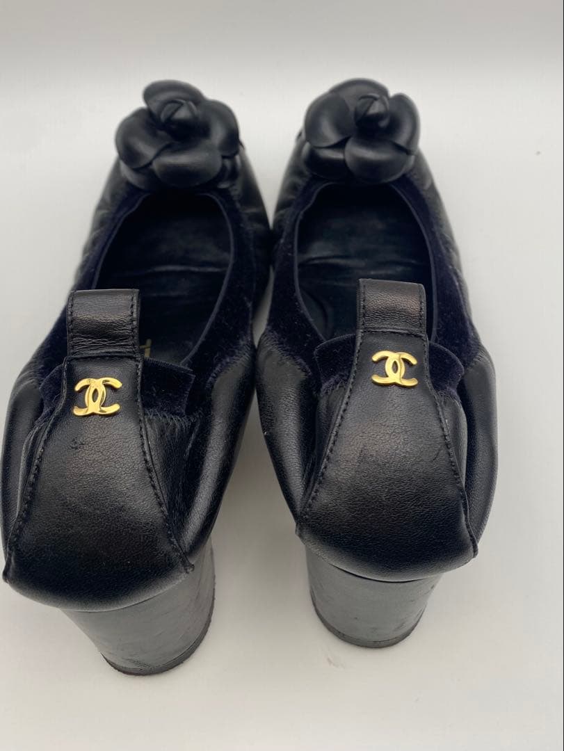 CHANEL ブラック フラワーモチーフ フラットシューズ