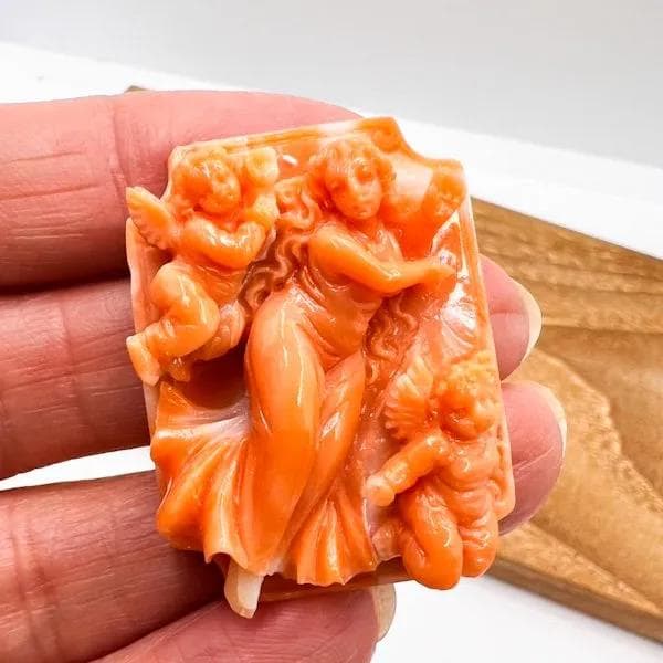 天然珊瑚　彫刻　K 10タイプ