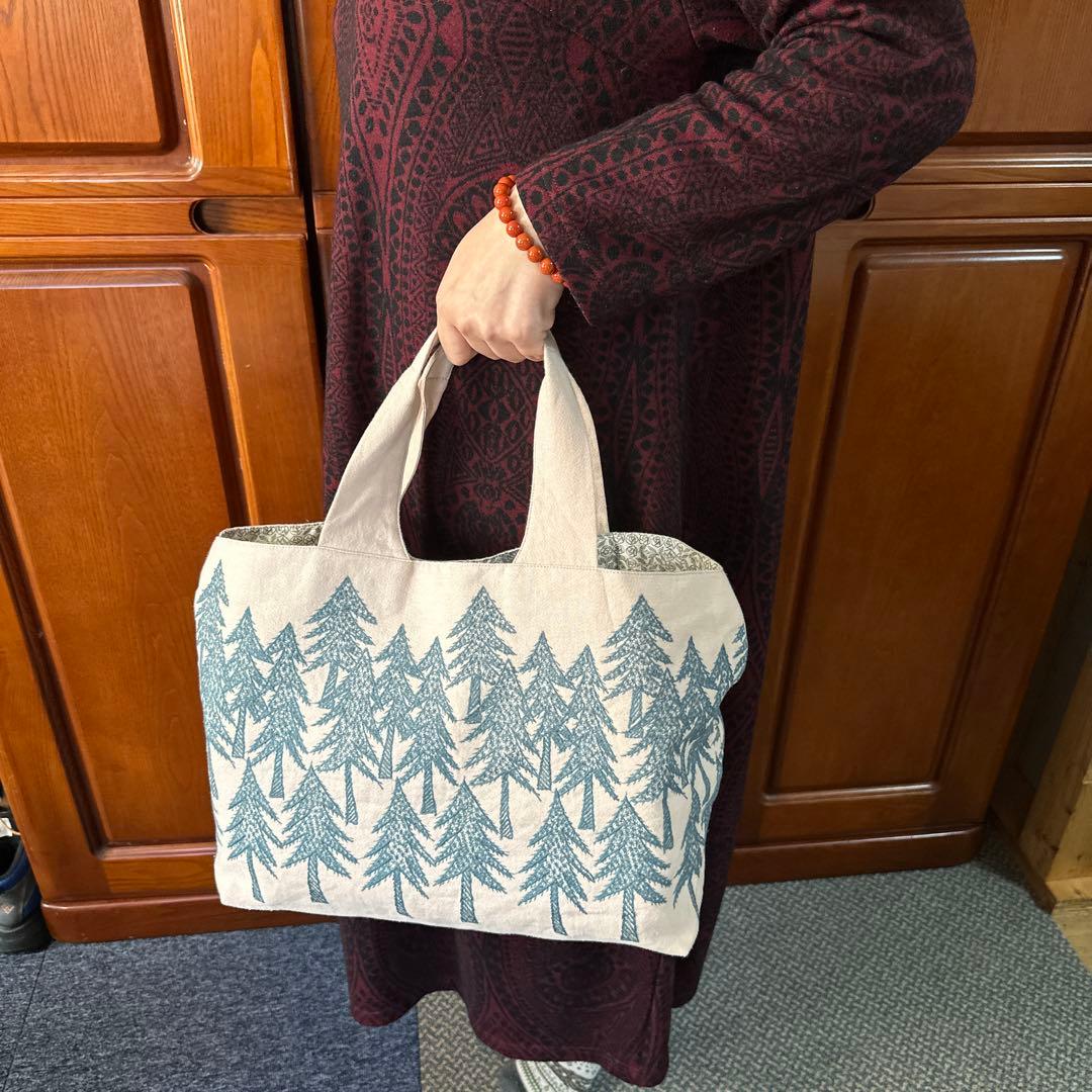 美品　minä perhonen ランド　シアター　木のデザイン トートバッグ