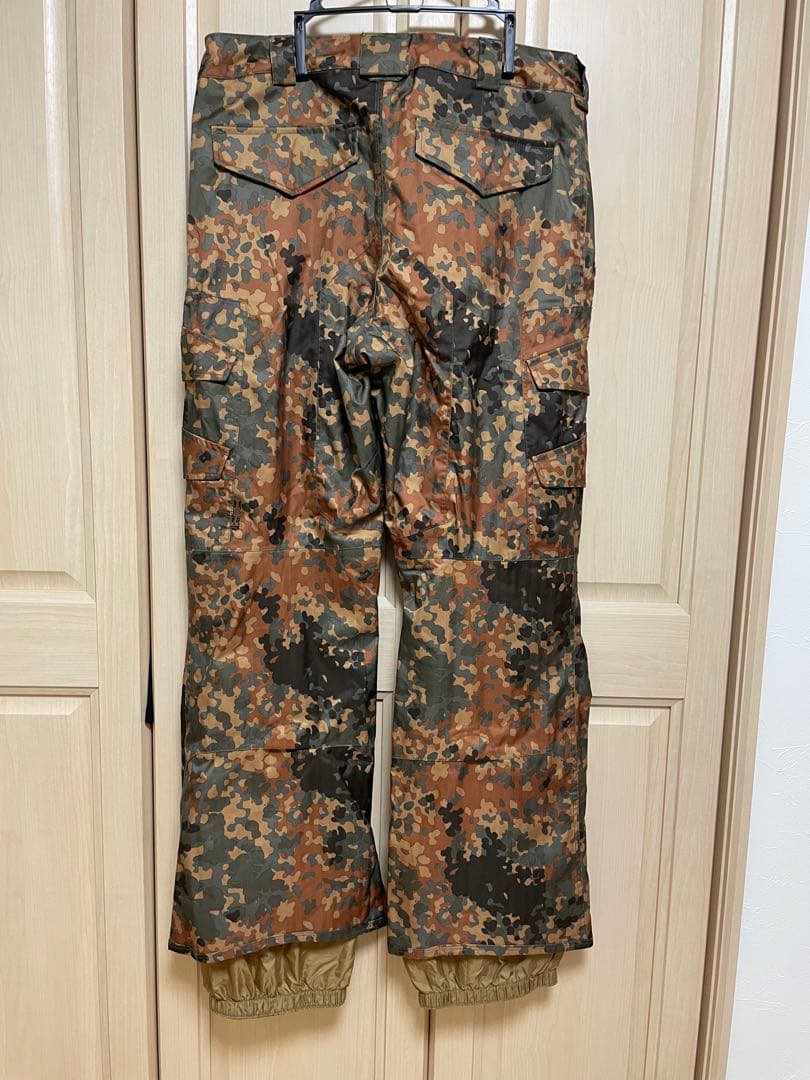 バートン　迷彩カーゴパンツ　Ｍサイズ　未使用