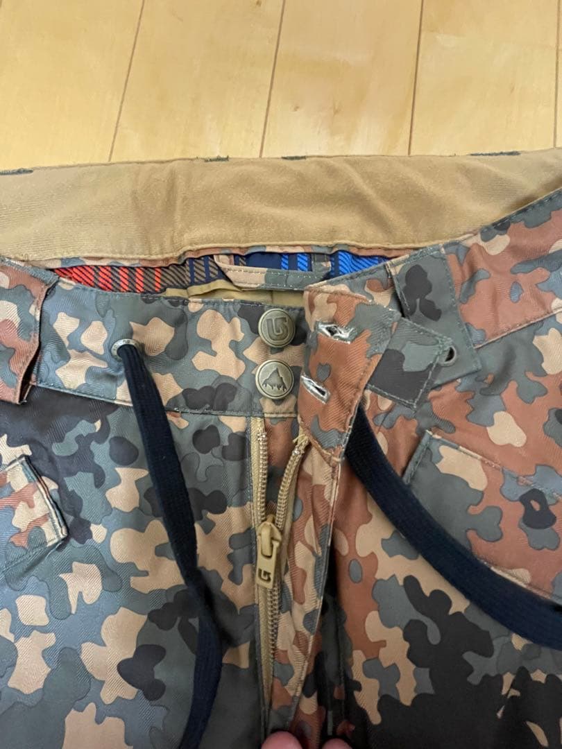 バートン　迷彩カーゴパンツ　Ｍサイズ　未使用