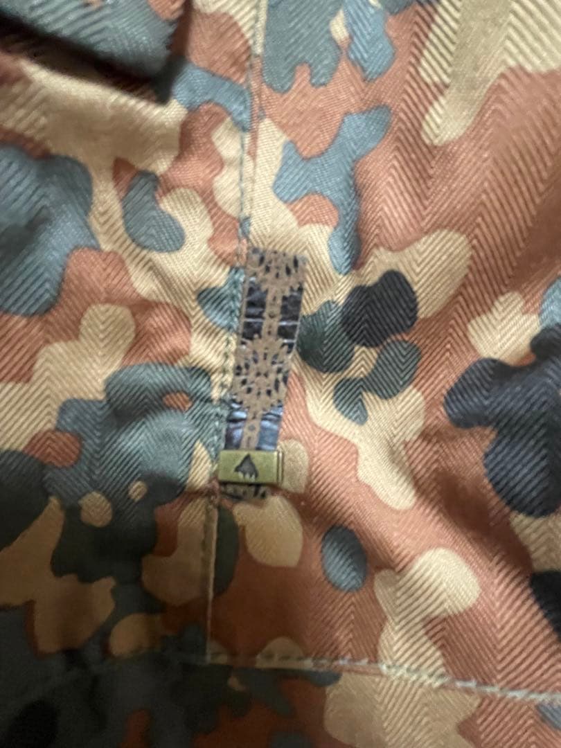 バートン　迷彩カーゴパンツ　Ｍサイズ　未使用