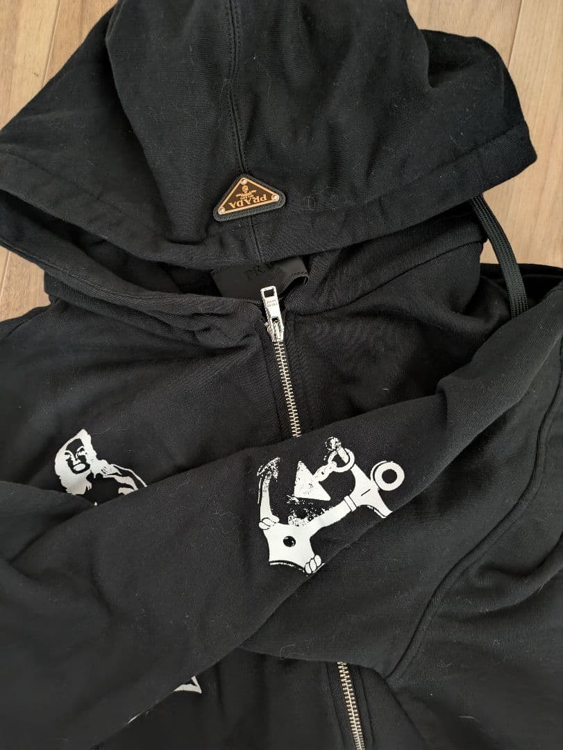 プラダ　フードプレートジップパーカー