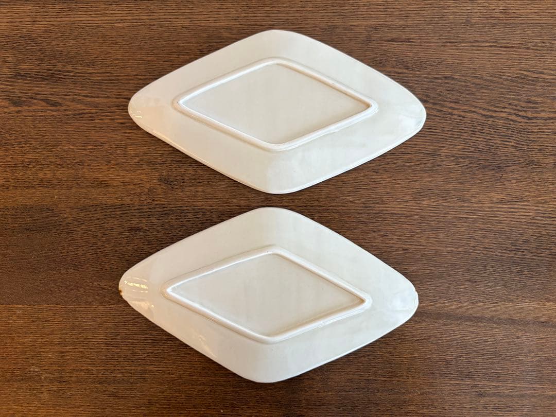 伊藤聡信　白釉印判菱皿　2枚セット