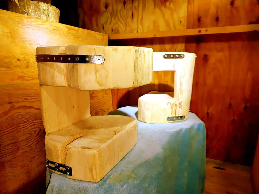 オリジナルデザイン天然ひのき 丸太 組合わせ 双子 椅子 テーブル高さ約43cm