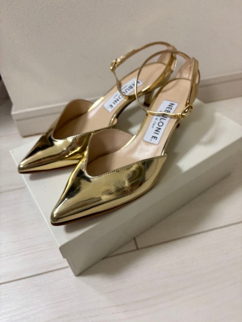 【NEBULONI E.】ポインテットパンプス