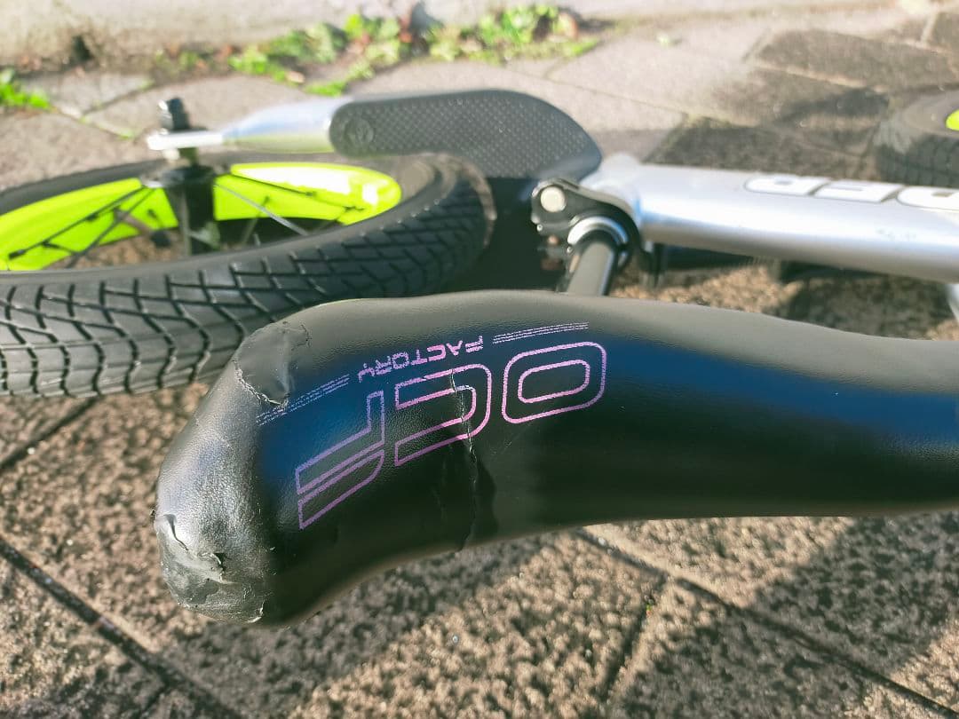 ストライダープロ　シルバー　カスタム　ランバイク　ゴムタイヤ付