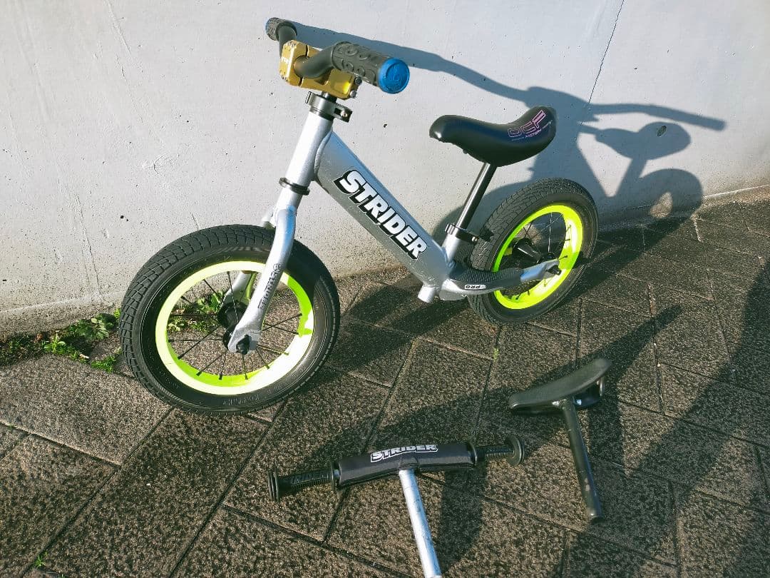 ストライダープロ　シルバー　カスタム　ランバイク　ゴムタイヤ付